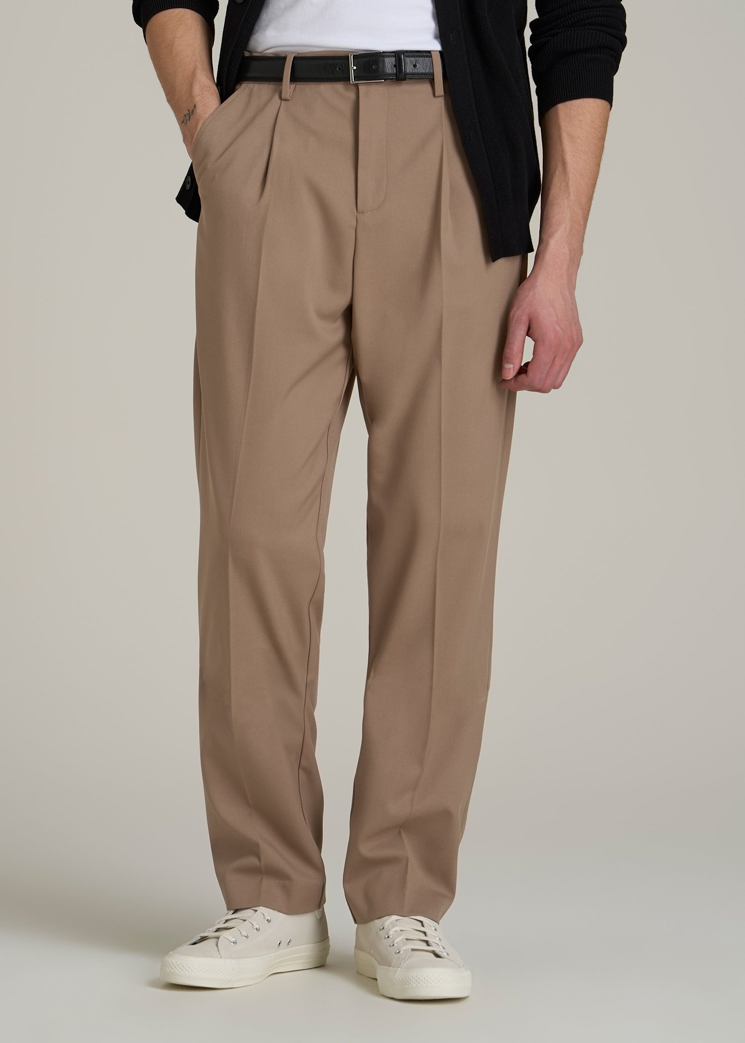 Tall Men's Relaxed Pleated Trouser in Dark Sand