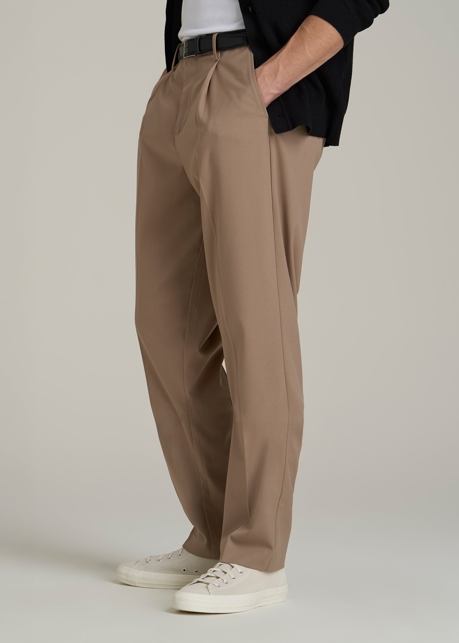 Tall Men's Relaxed Pleated Trouser in Dark Sand