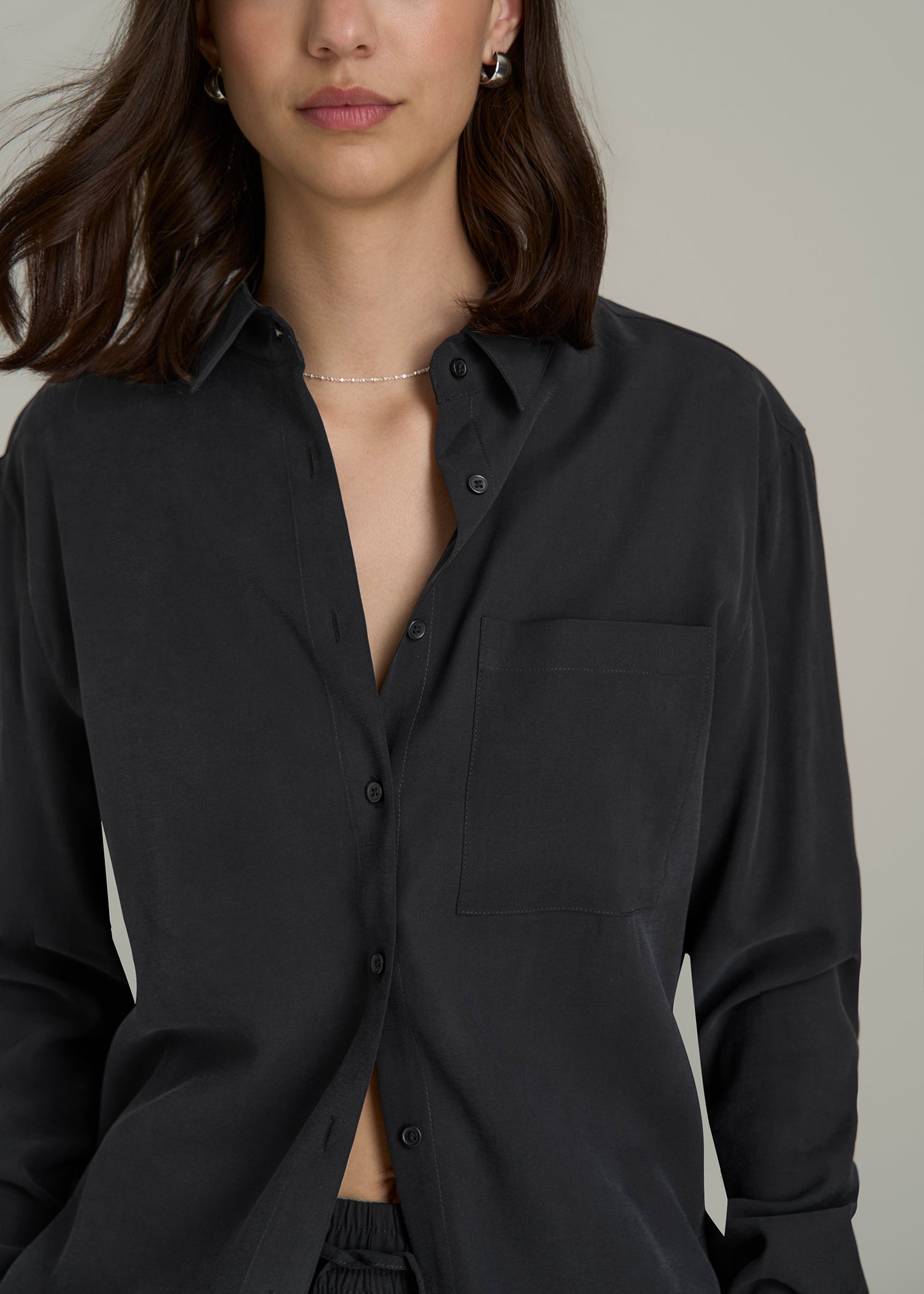 Relaxed Button-Up Single-Pocket Blouse for Tall Women in Vintage Black